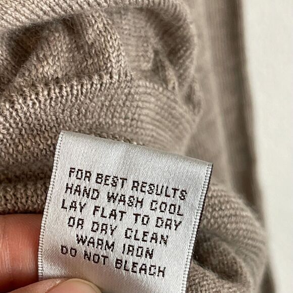 Peter Millar Merino Wool Sweater Mens XXL Beige V Neck Pullover Logo Golf - Picture 8 of 15